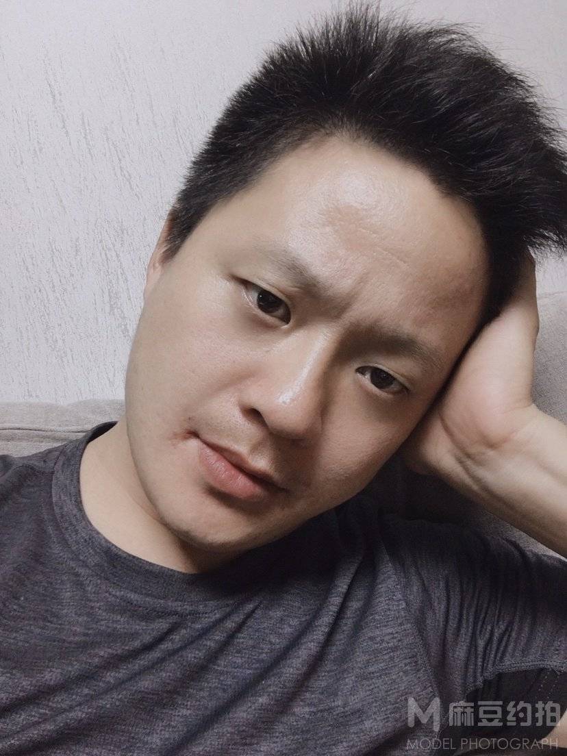 黑白模特