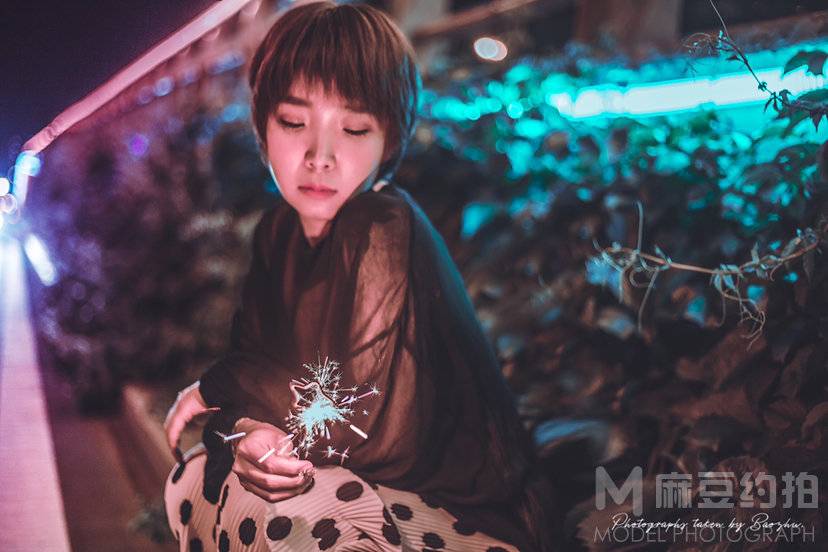 情绪模特