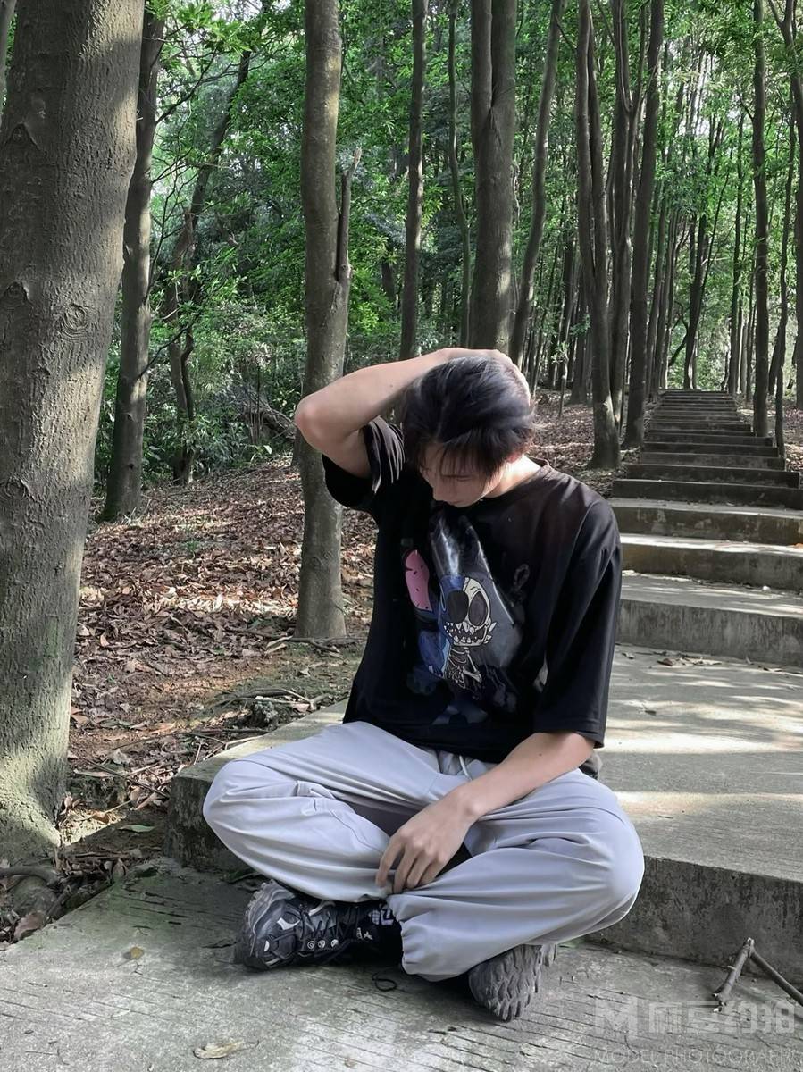 情绪模特