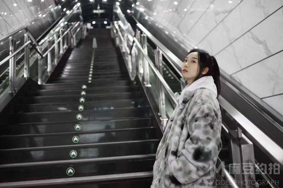 情绪模特