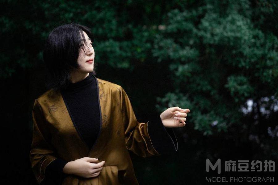 情绪模特