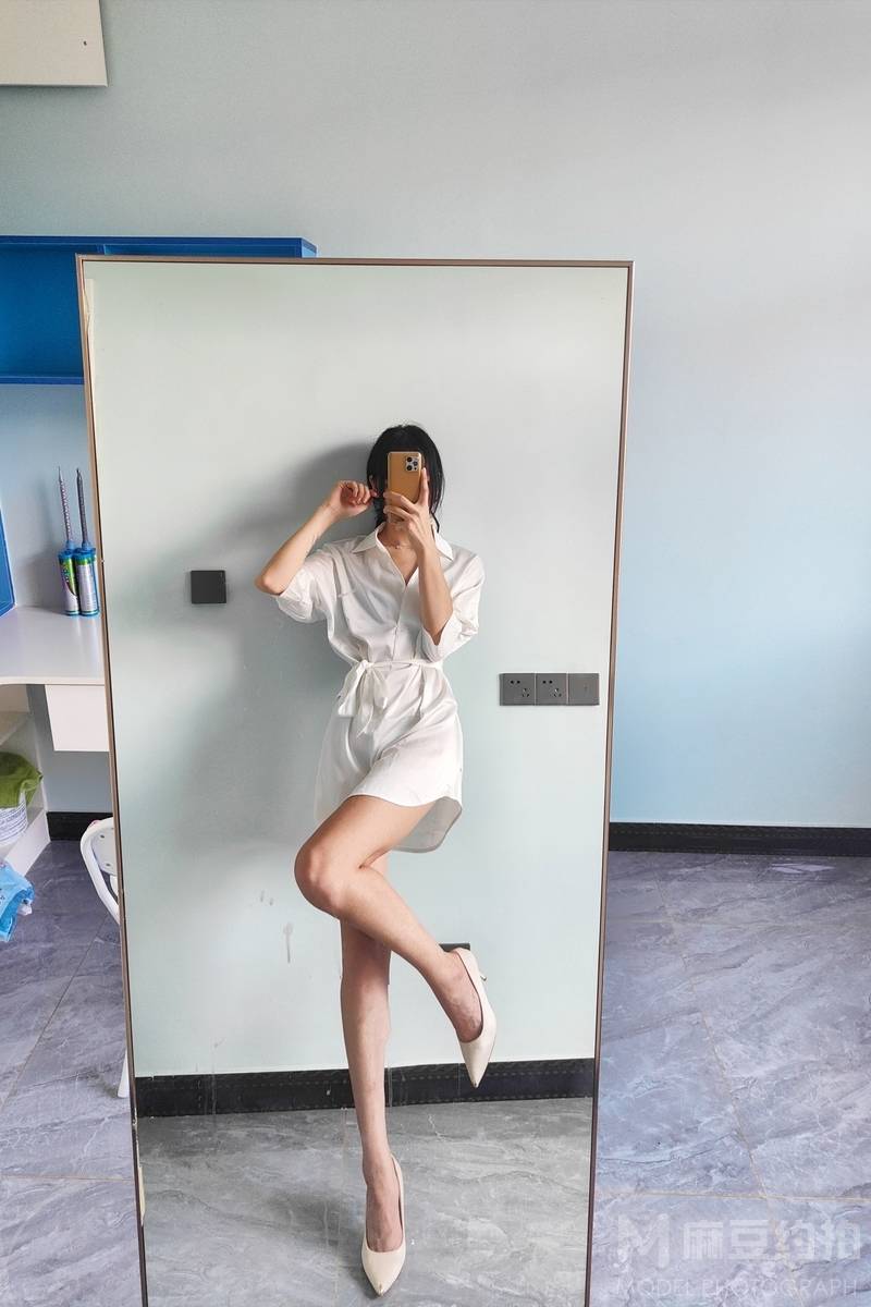 黑白模特