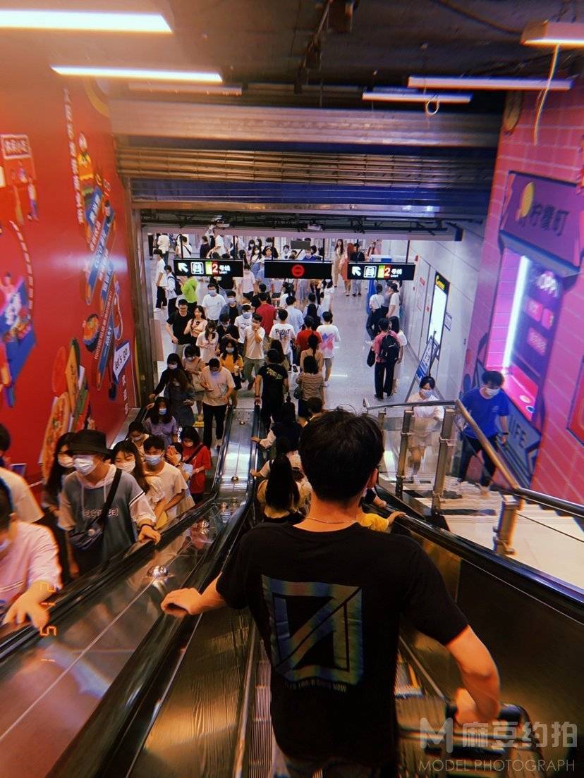 情绪模特