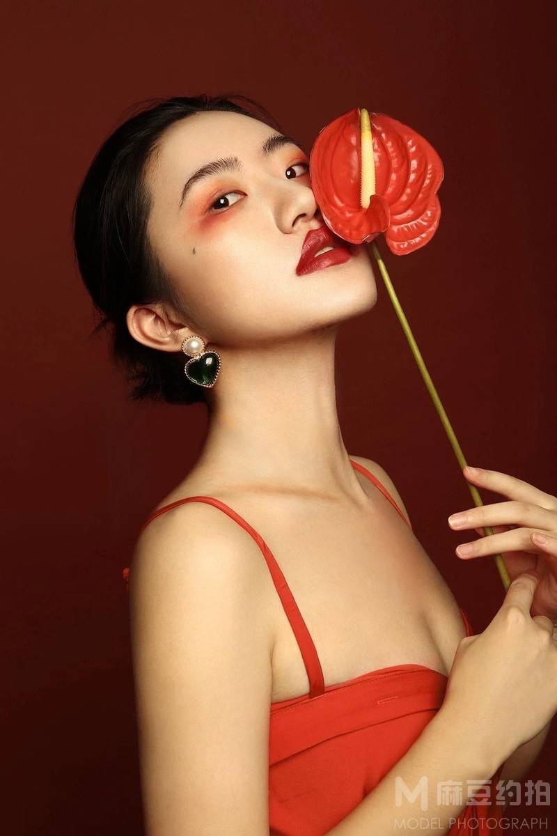 情绪模特