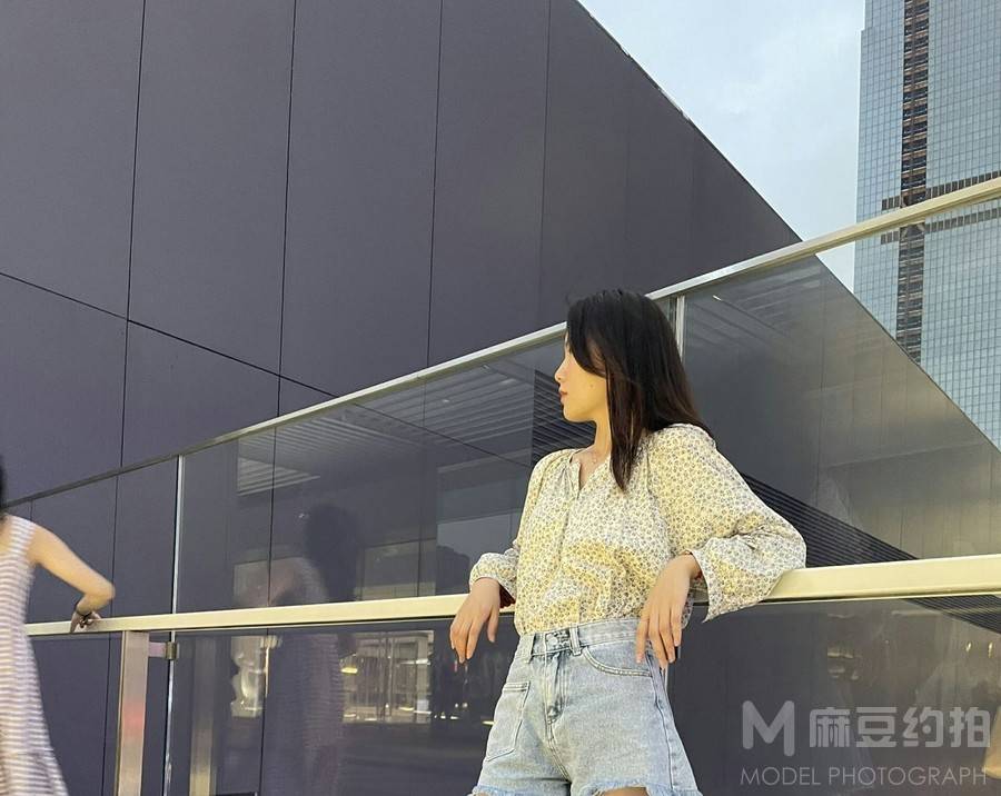 情绪模特