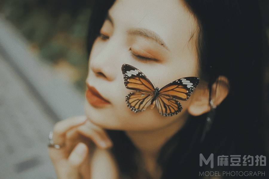 情绪模特