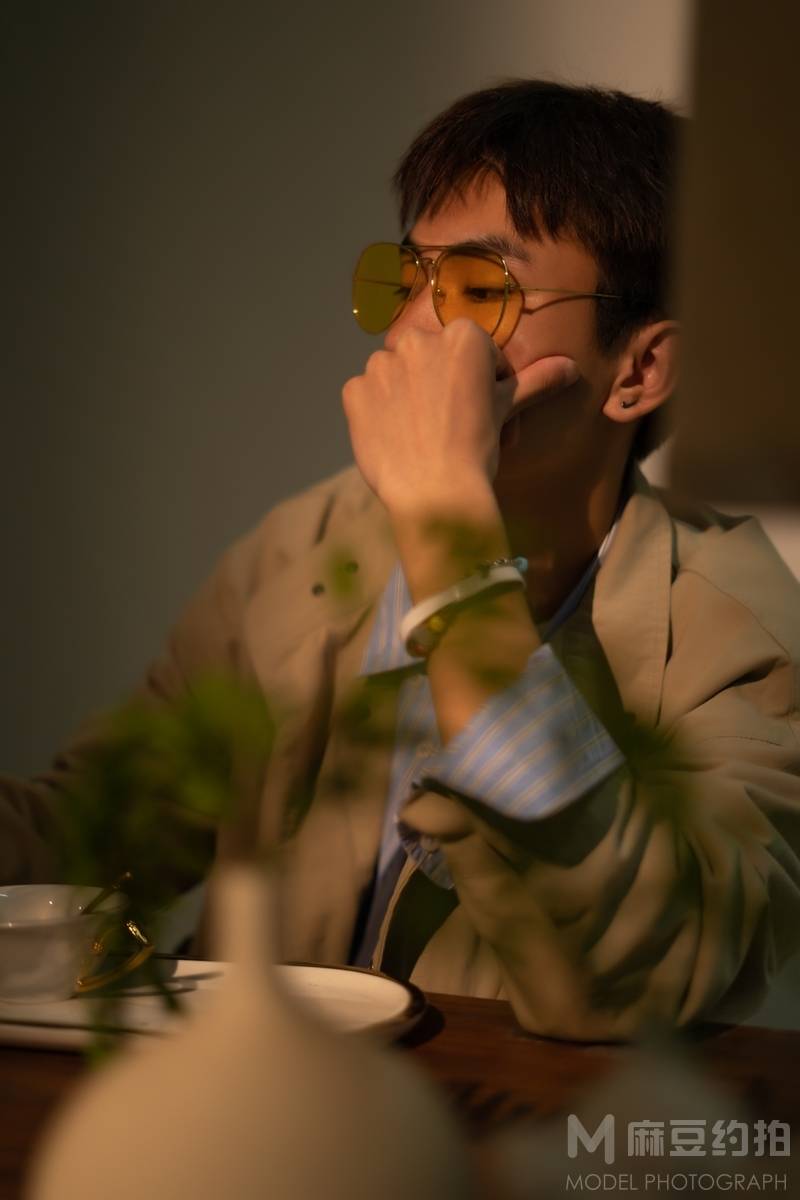 情绪模特