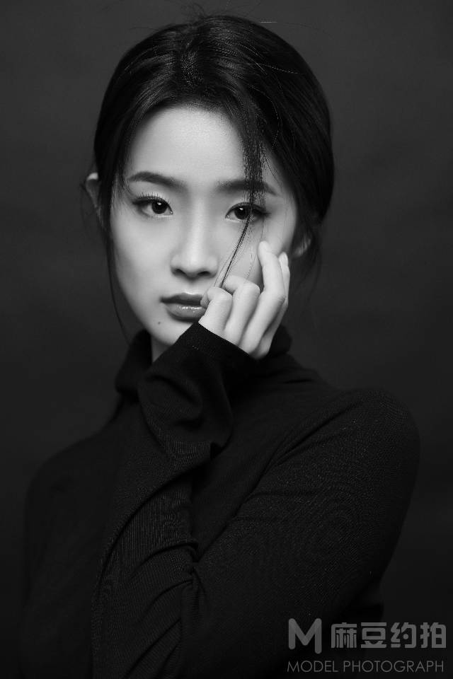黑白模特