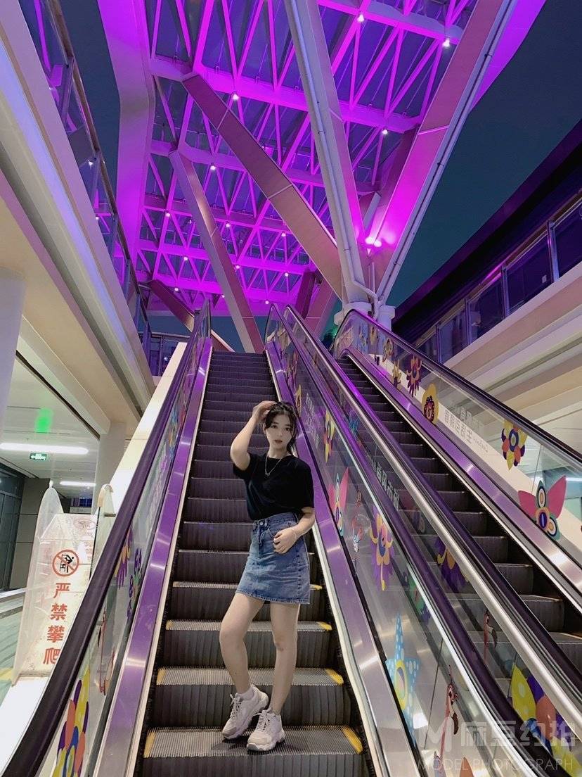 情绪模特