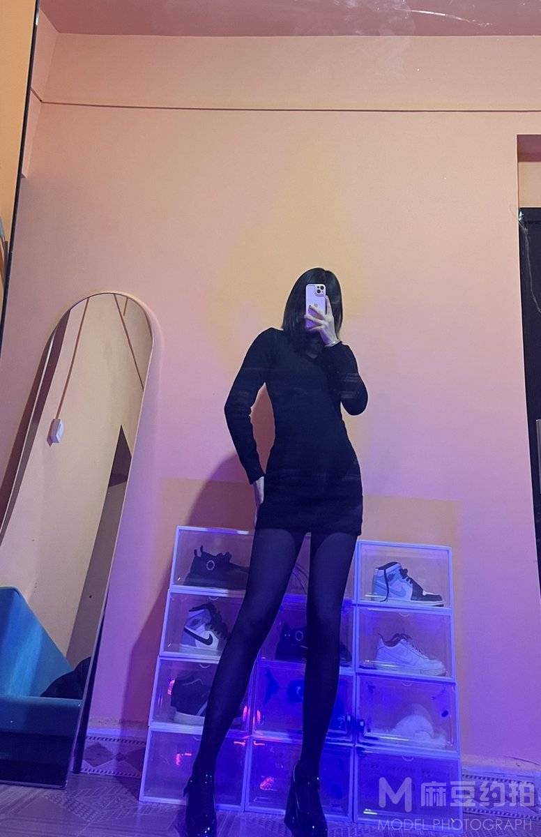 黑白模特