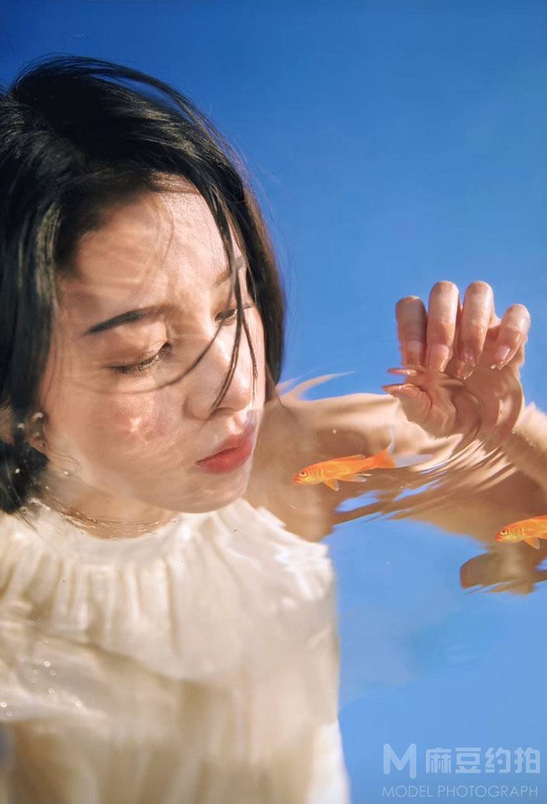 情绪模特