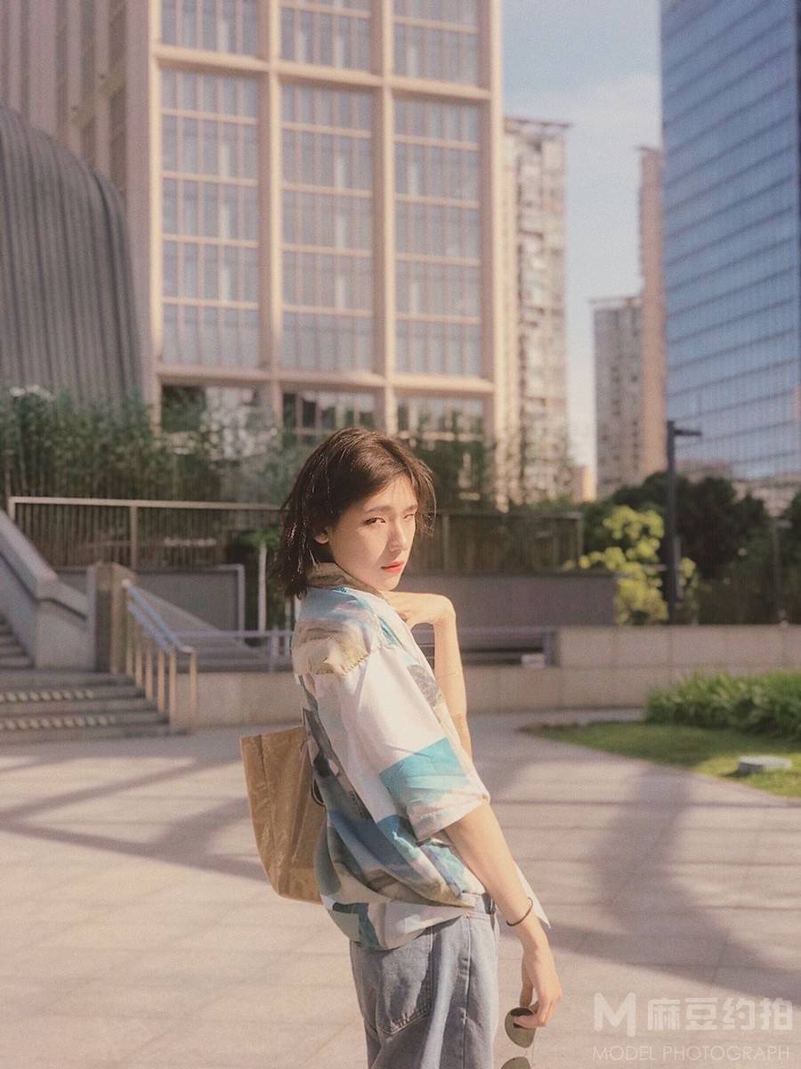情绪模特
