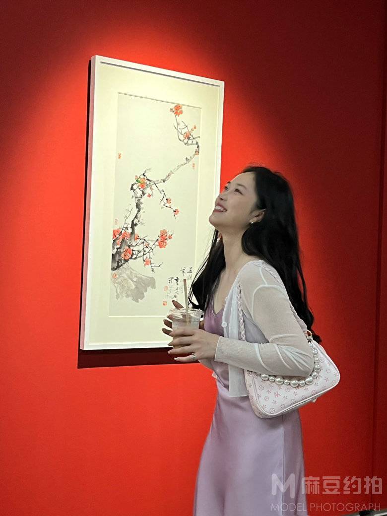 情绪模特