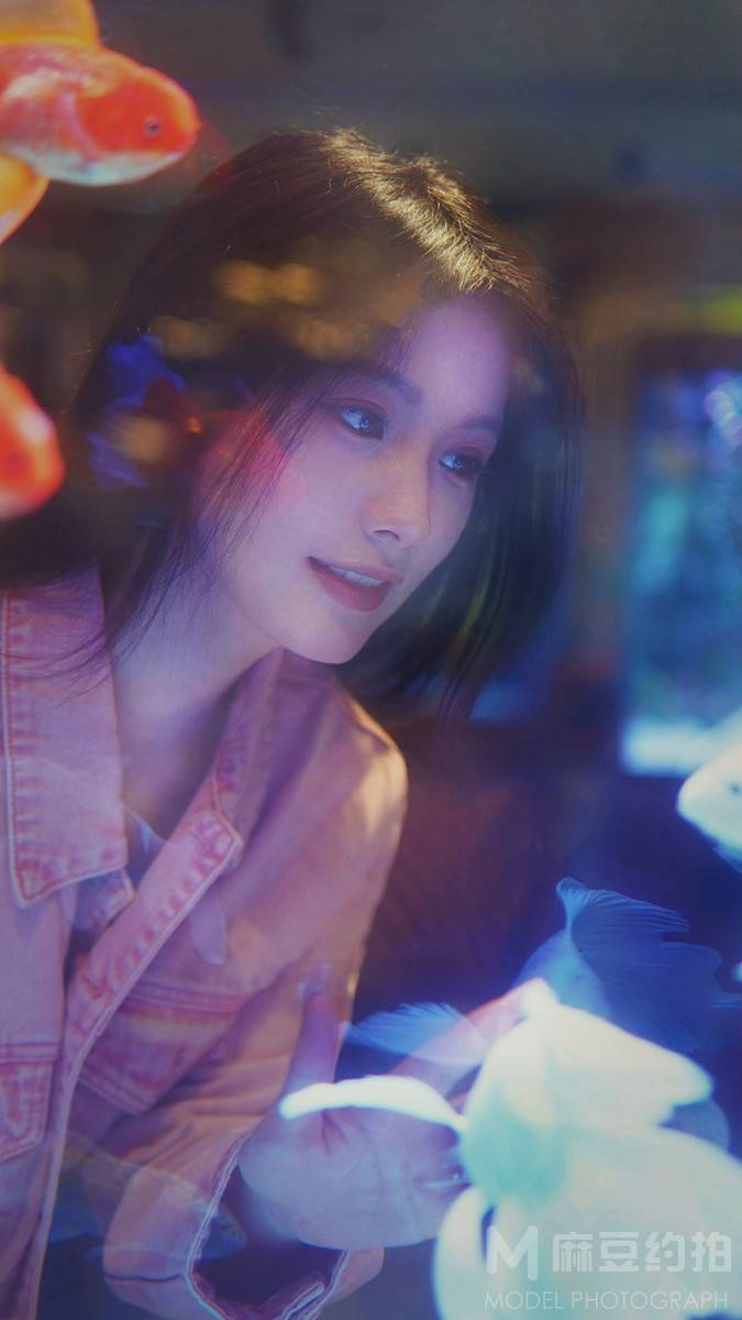情绪模特