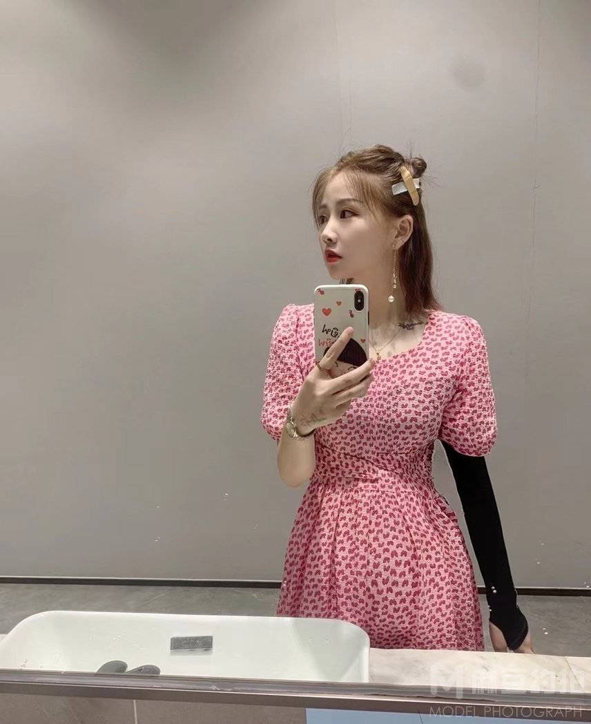 黑白模特