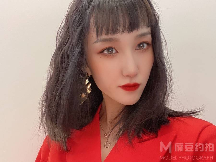 情绪模特
