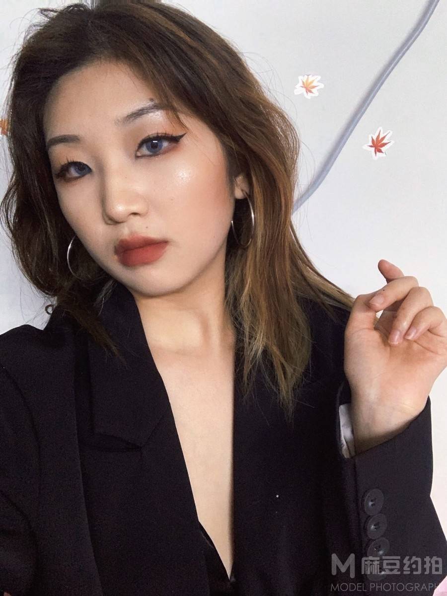 情绪模特