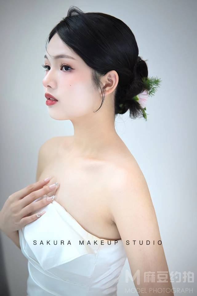 妆容模特