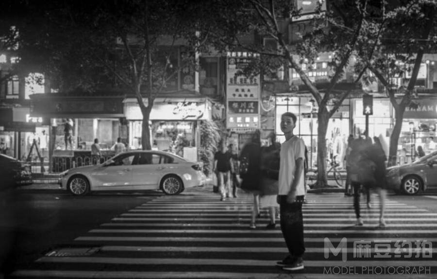 黑白模特