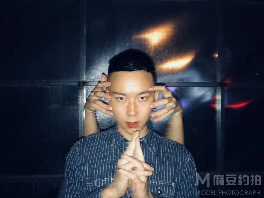 情绪模特