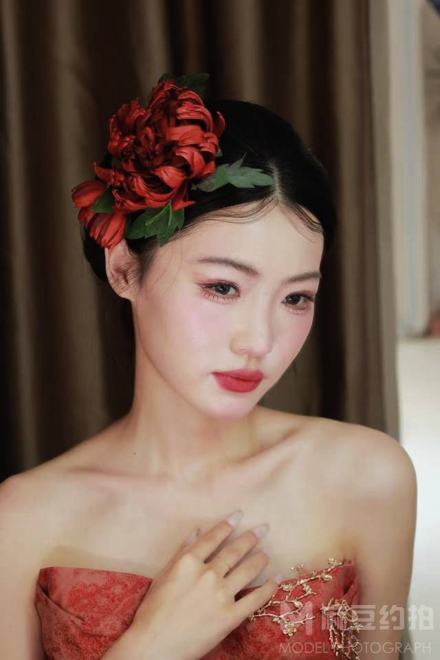 妆容模特