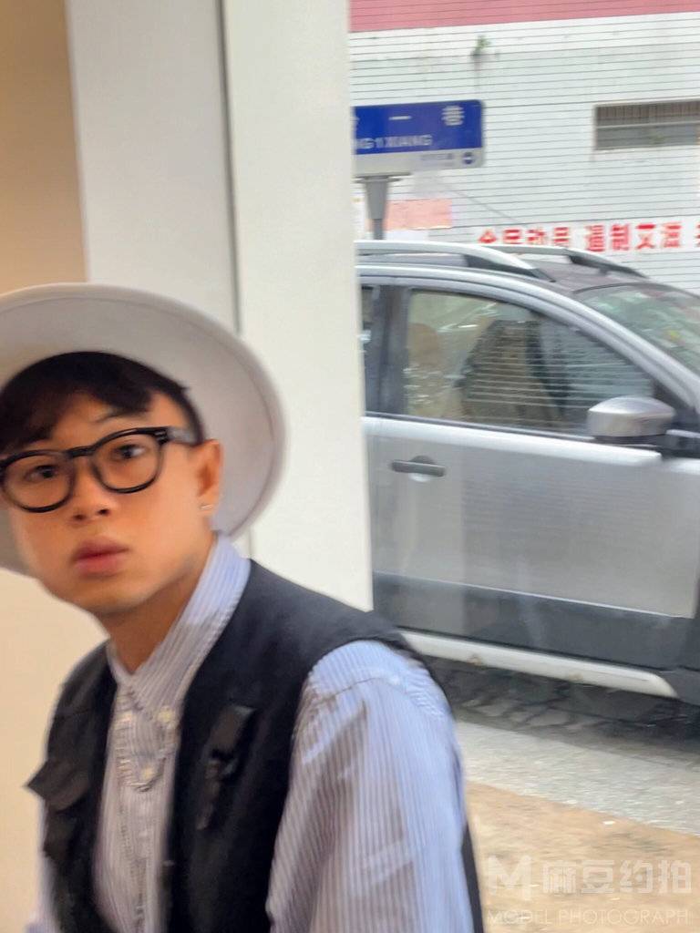 情绪模特