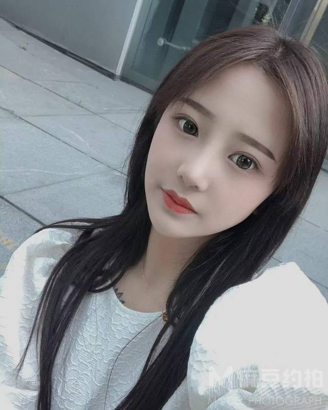 宝丽来模特