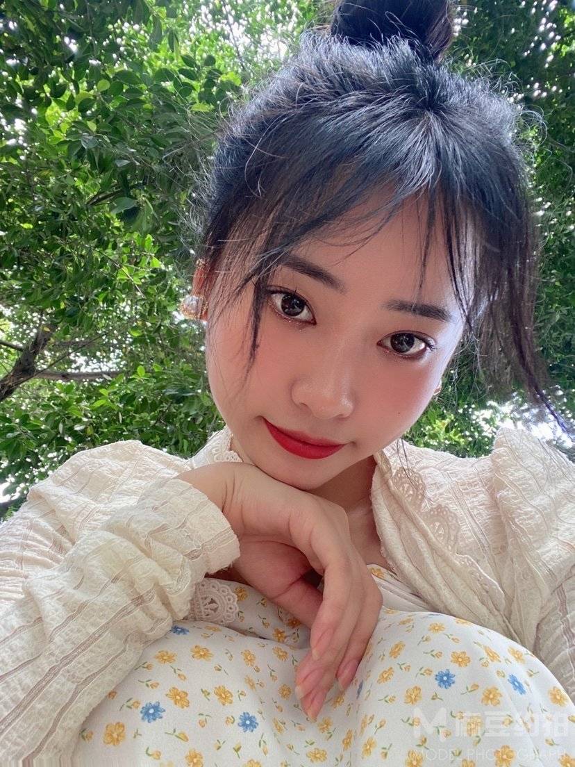 黑白模特