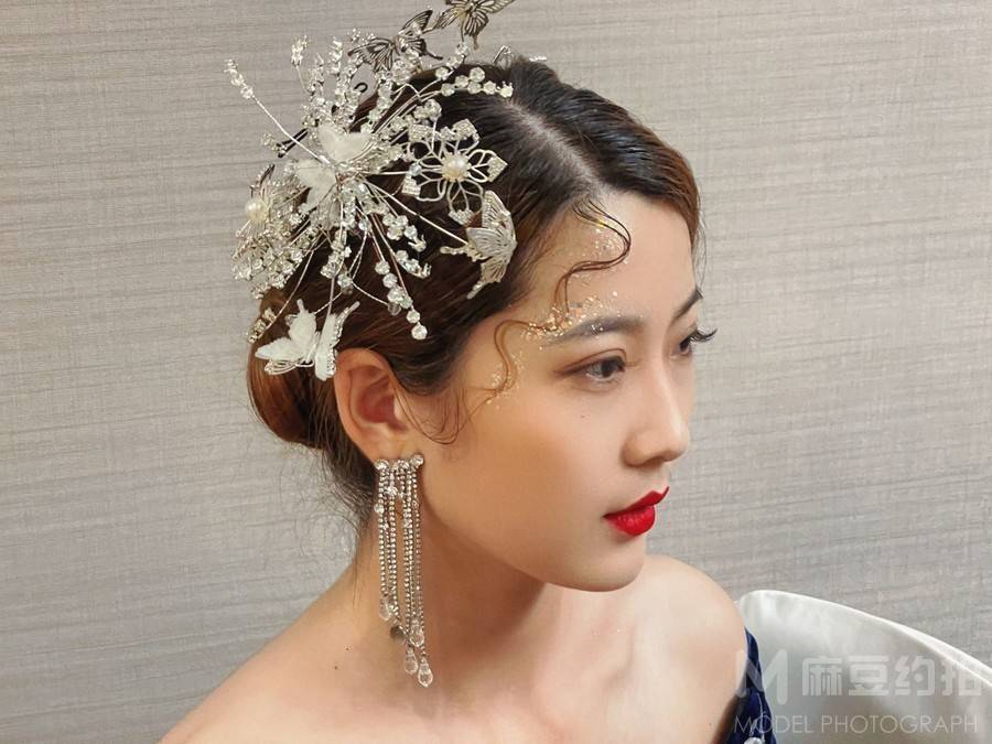 情绪模特