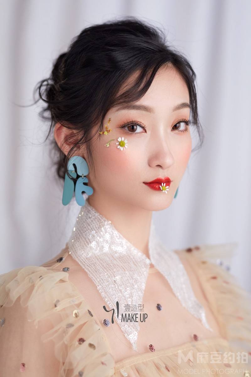 妆容模特