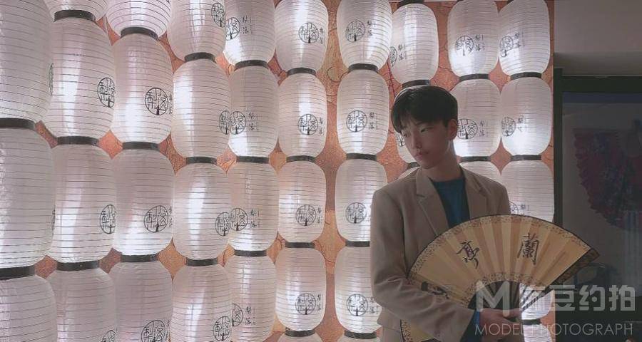 情绪模特