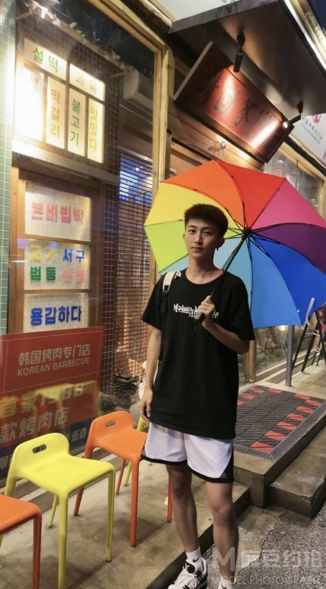 校园模特