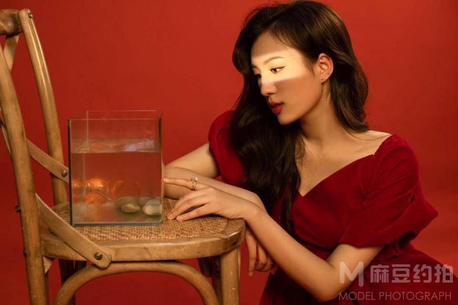 情绪模特