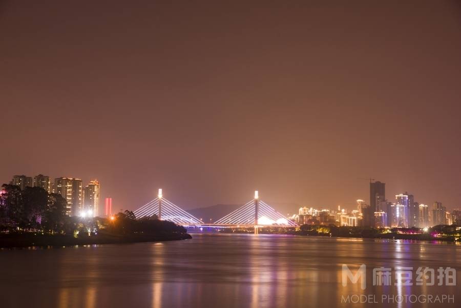 夜景模特