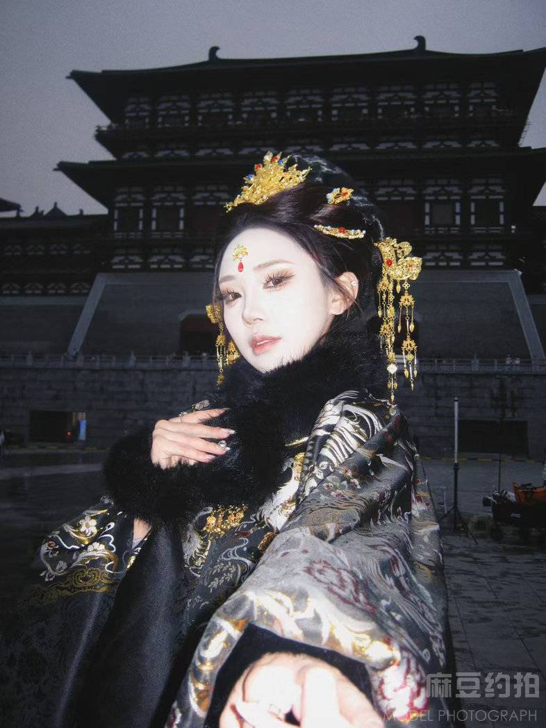 情绪模特