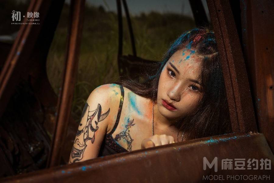 情绪模特
