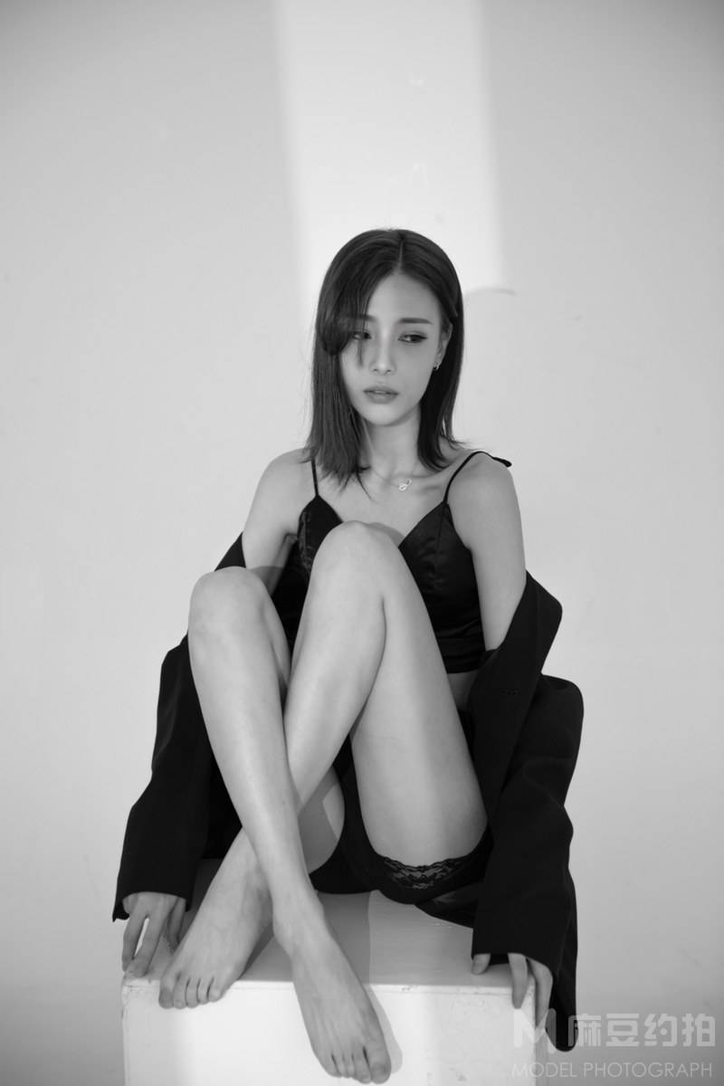 黑白模特
