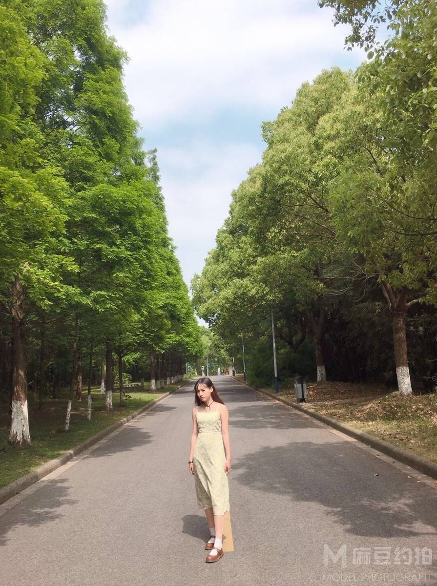 校园模特