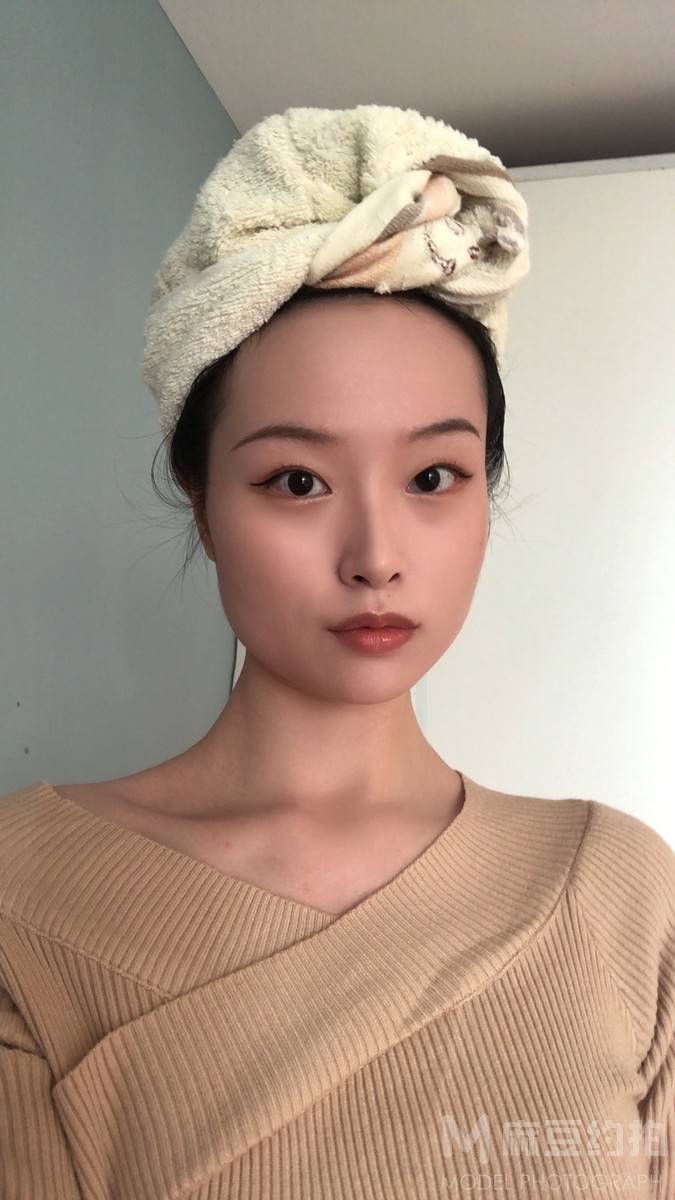 黑白模特