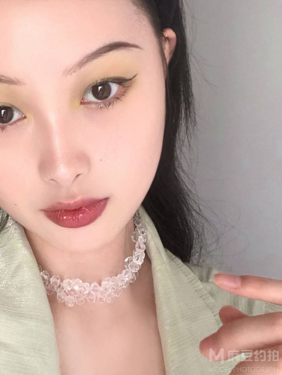 妆容模特
