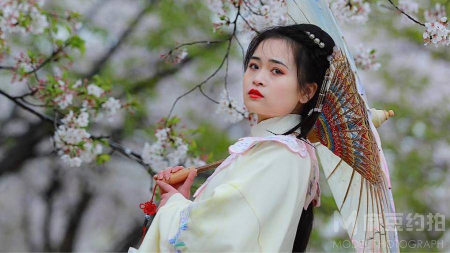 汉服模特