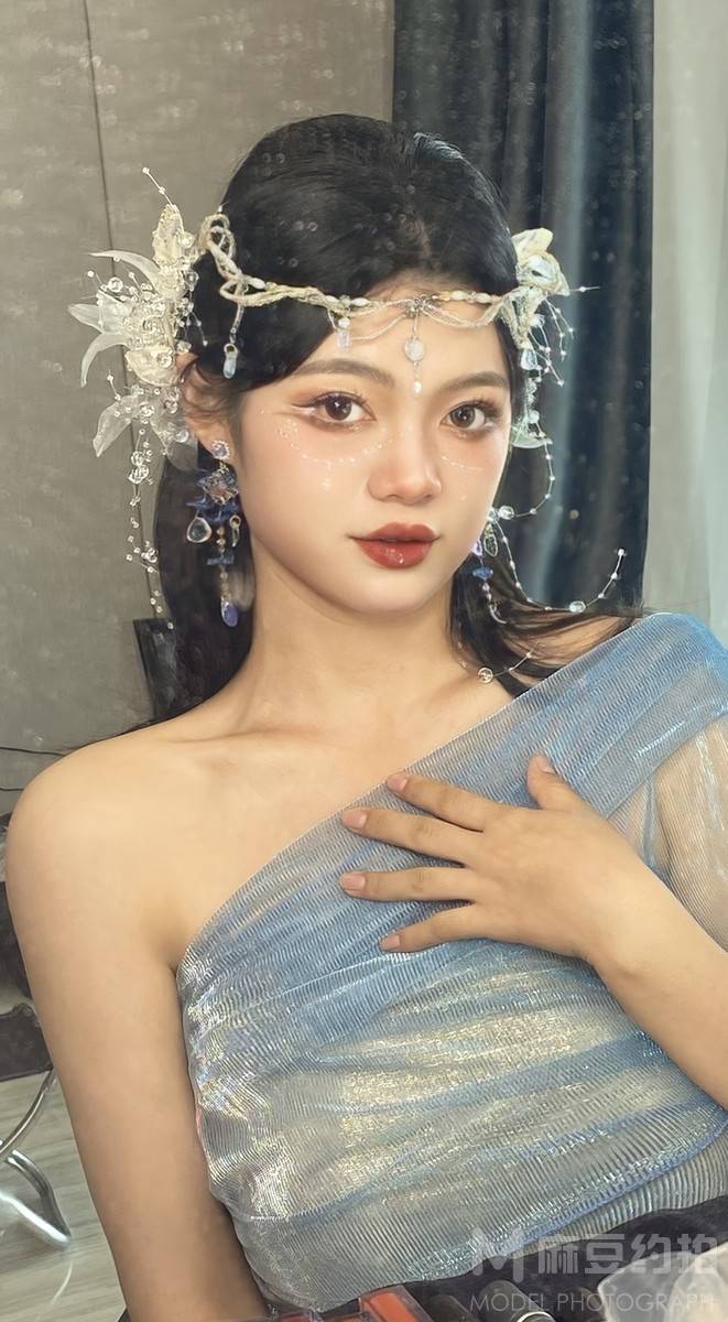 妆容模特