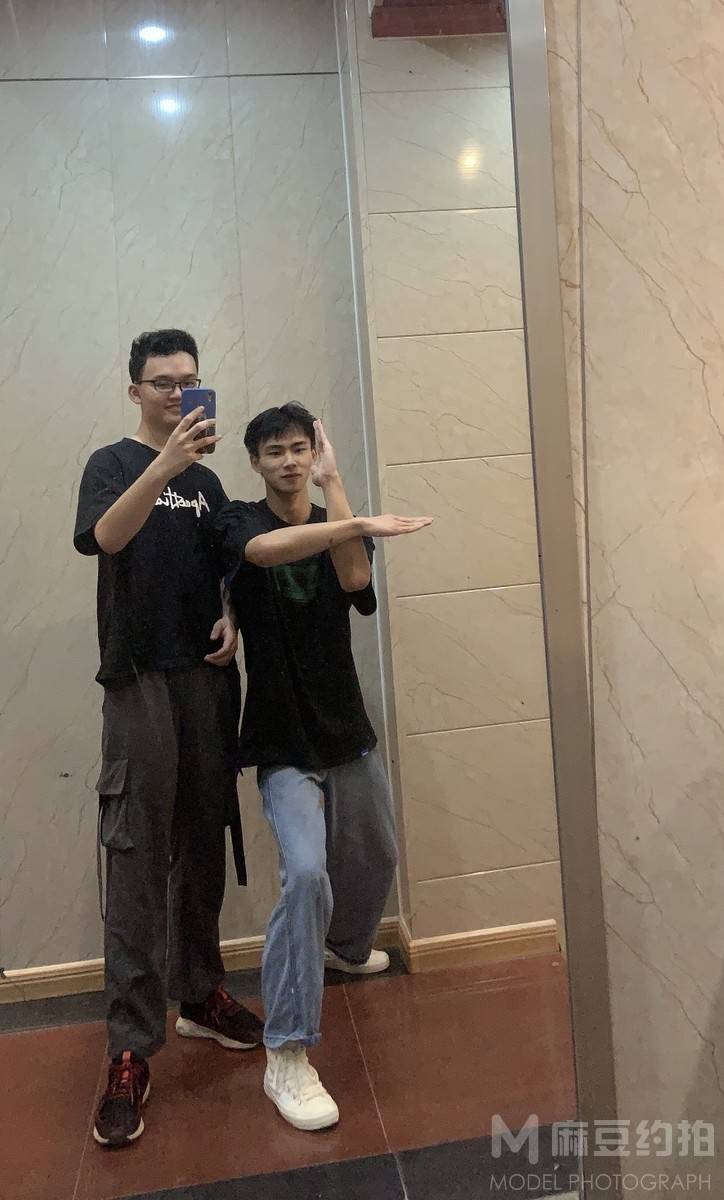 黑白模特