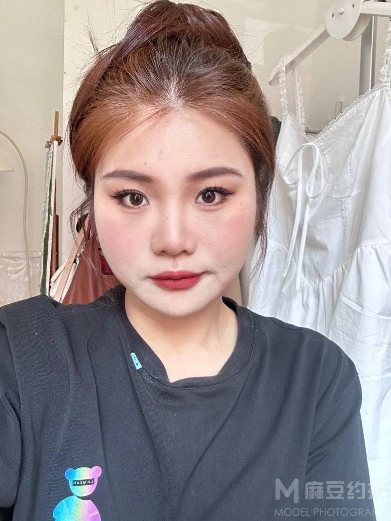 妆容模特