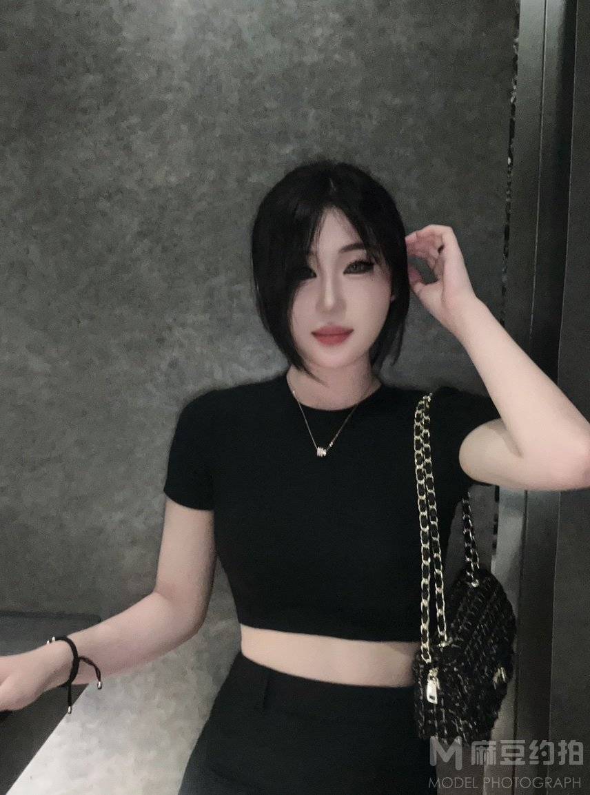 黑白模特