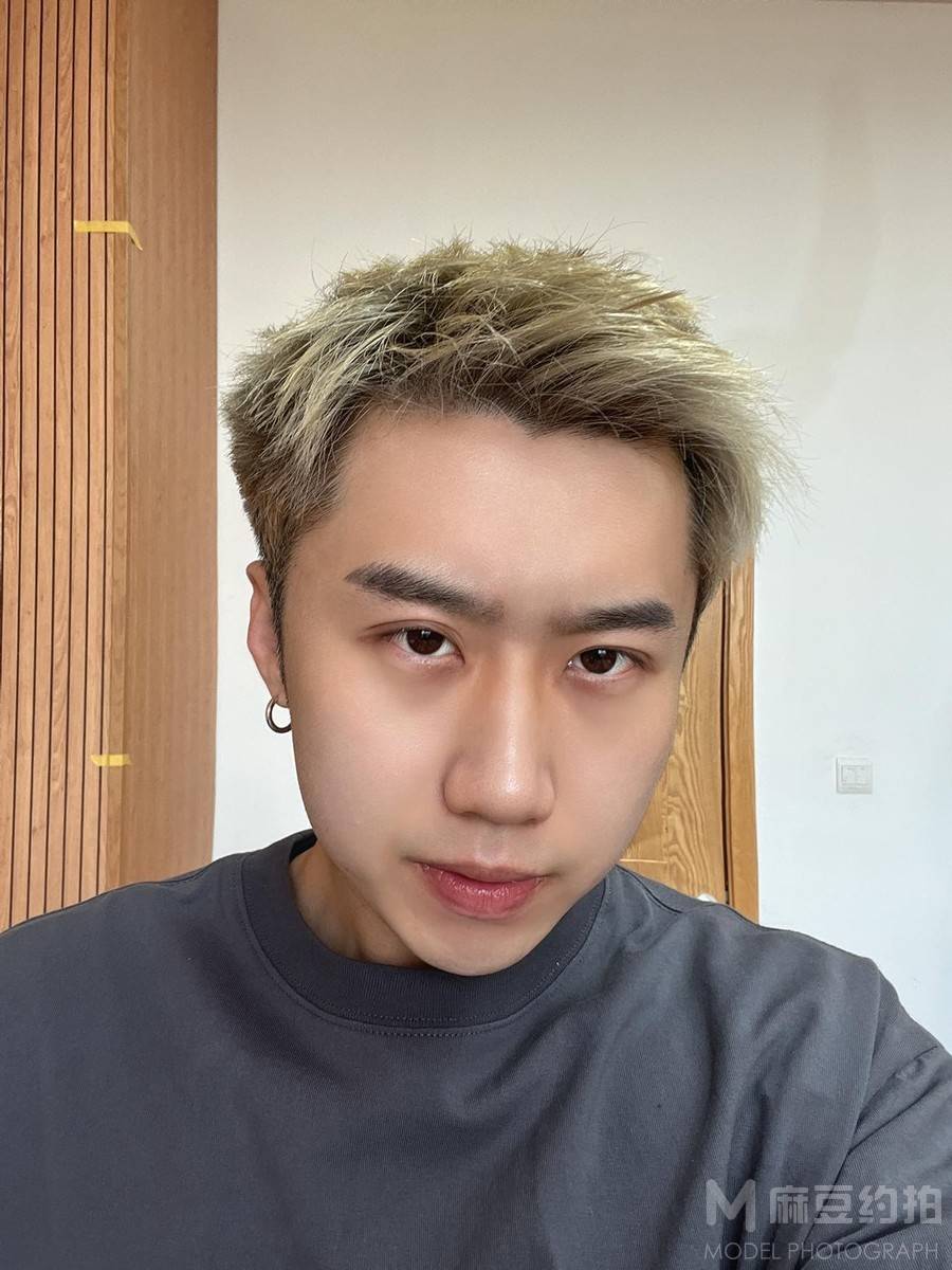 黑白模特