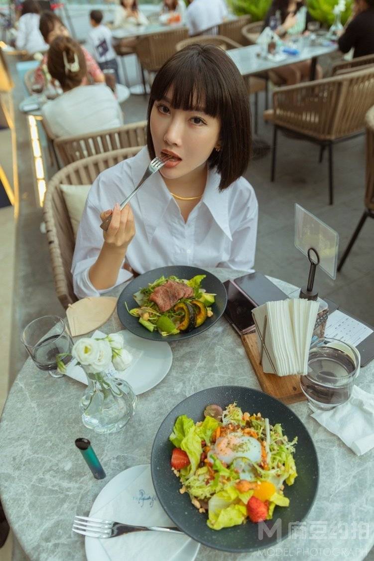 情绪模特