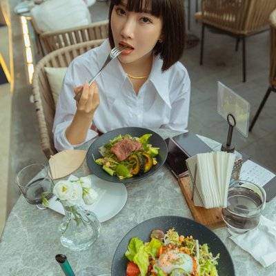 情绪模特