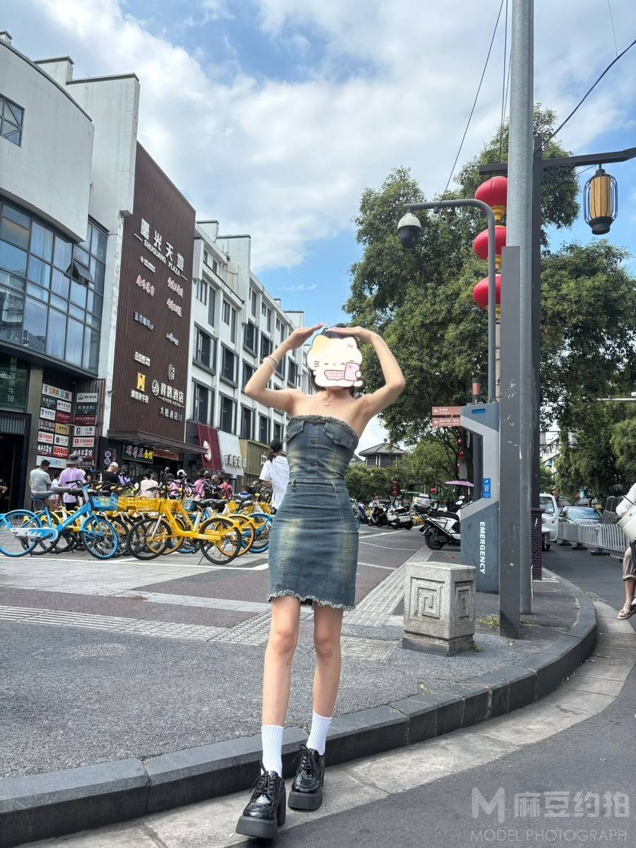校园模特
