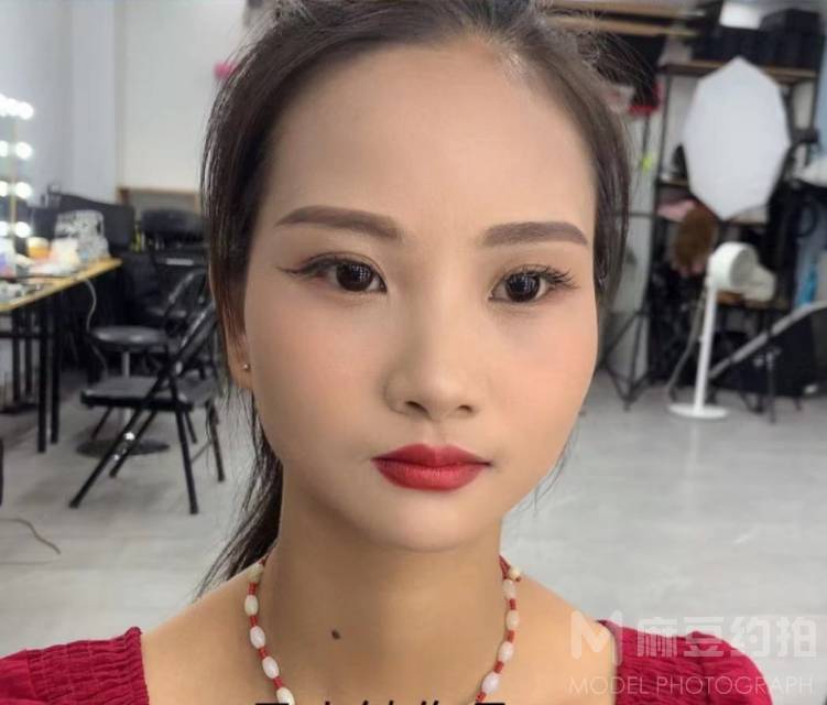妆容模特